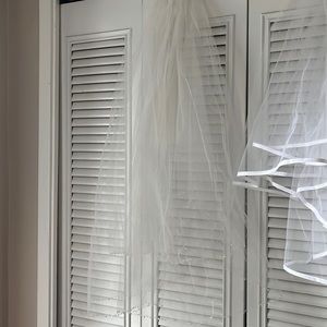 Two tier crystal veil